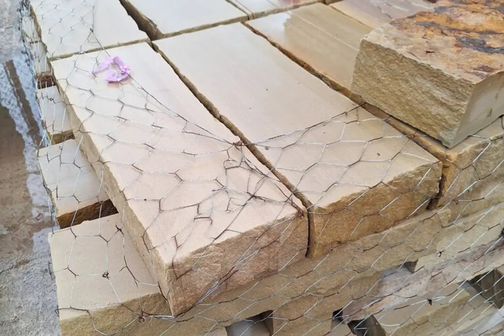 Black Hills Rustic Natural Wall 4" x 8"